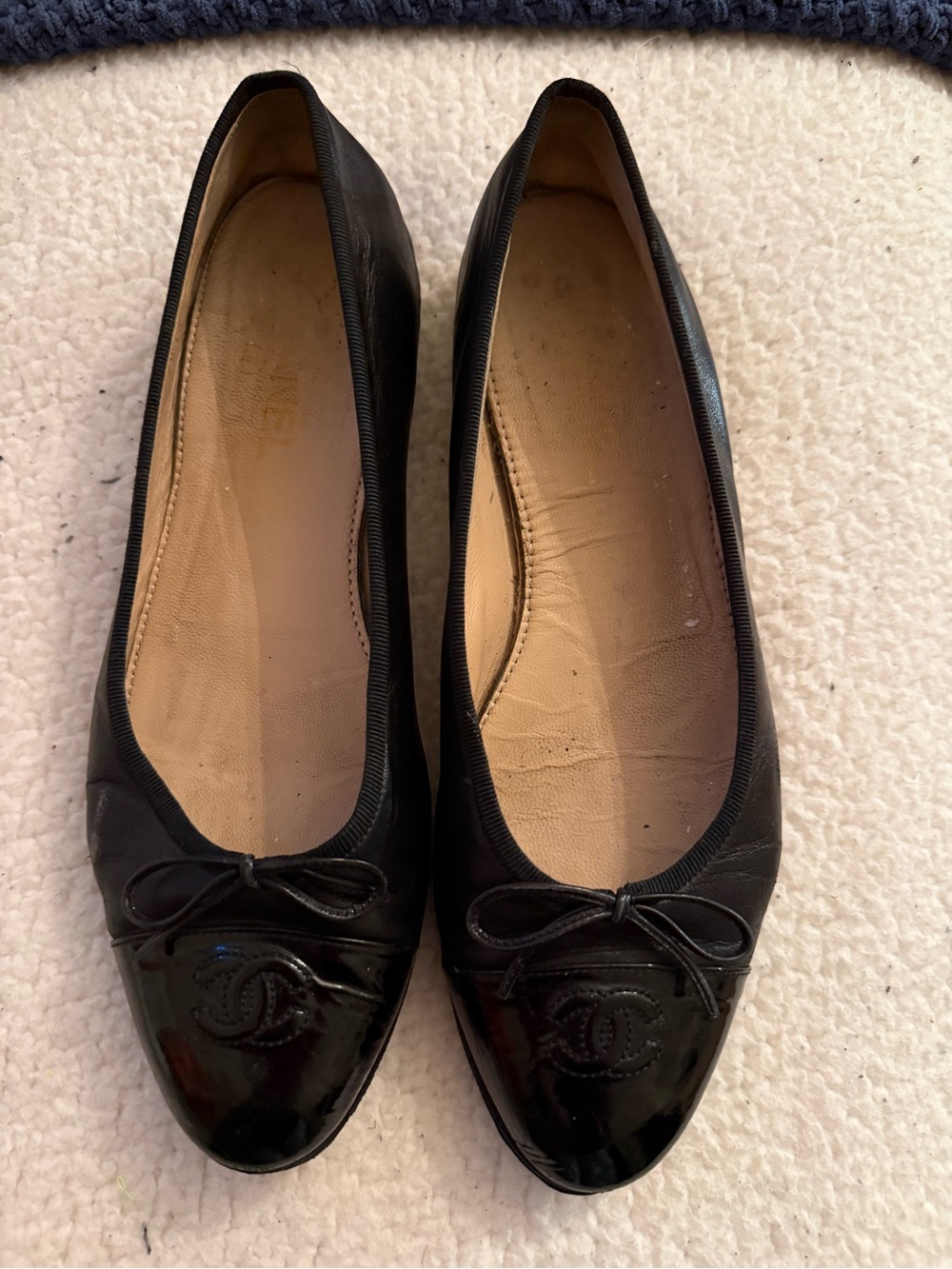CHANEL Black Patent Cap-Toe Ballet Flats with Logo Bow size 41